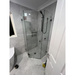 Deno Frameless Diamond Shower Screen 950*1000*2000